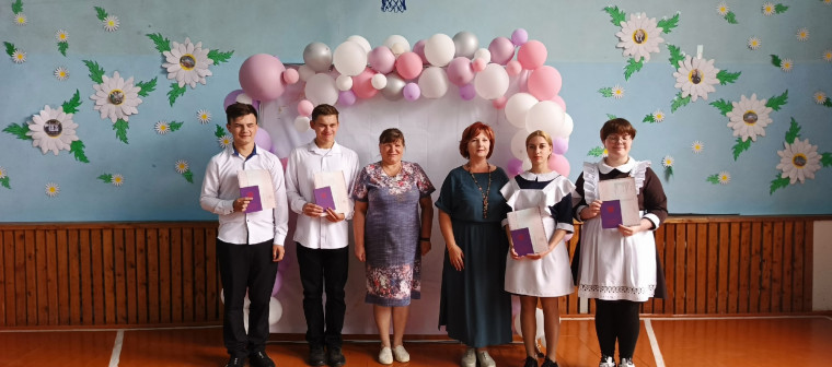 Вручение аттестатов.